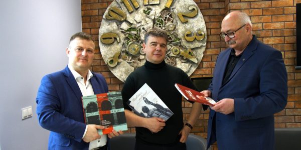 Krzysztof Korda, Dyrektor Miejskiej Biblioteki Publicznej w Tczewie, Paweł Zarzycki, Prezes Fundacji Towarzystwo Projektów Edukacyjnych, Lech J. Zdrojewski, Prezes Fundacji Oko-Lice Kultury