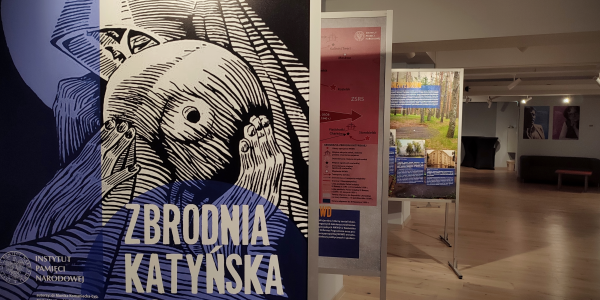 Zbrodnia Katyńska 1940 - zagłada polskich elit - wystawa panelowa w Bibliotece