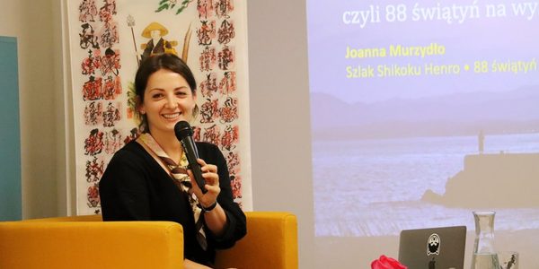 Pielgrzymka po wyspie kraju kwitnącej wiśni - Joanna Murzydło