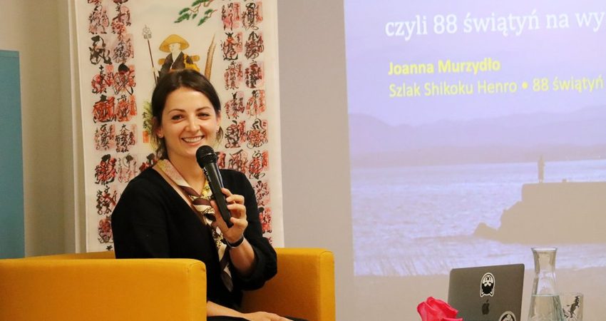 Pielgrzymka po wyspie kraju kwitnącej wiśni - Joanna Murzydło